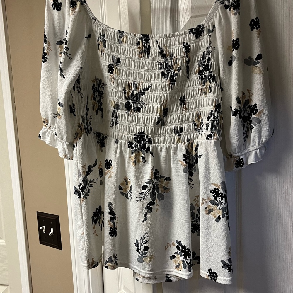 Billowy top with puff sleeve